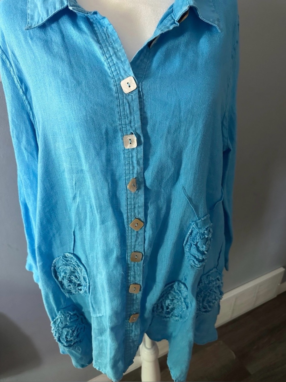 Blue Button-Front Floral Appliqué Blouse linen Large